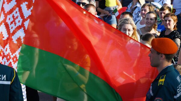 Государственный флаг Беларуси, архивное фото - Sputnik Latvija