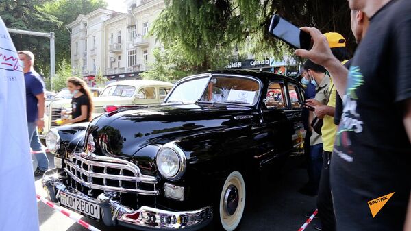 В Душанбе состоялся традиционный фестиваль - выставка коллекционных ретроавтомобилей
 - Sputnik Latvija