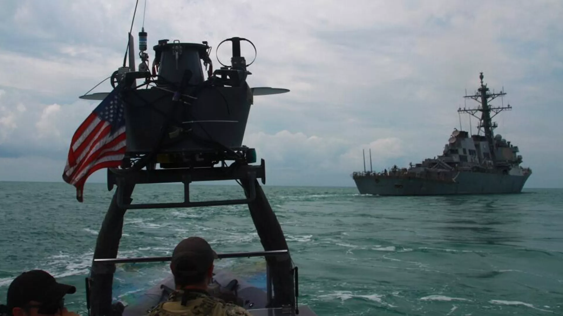 Эсминец ВМС США USS Carney во время учений в Черном море