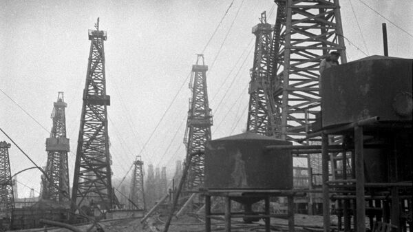 Naftas ieguve Baku. 1939. gads - Sputnik Latvija