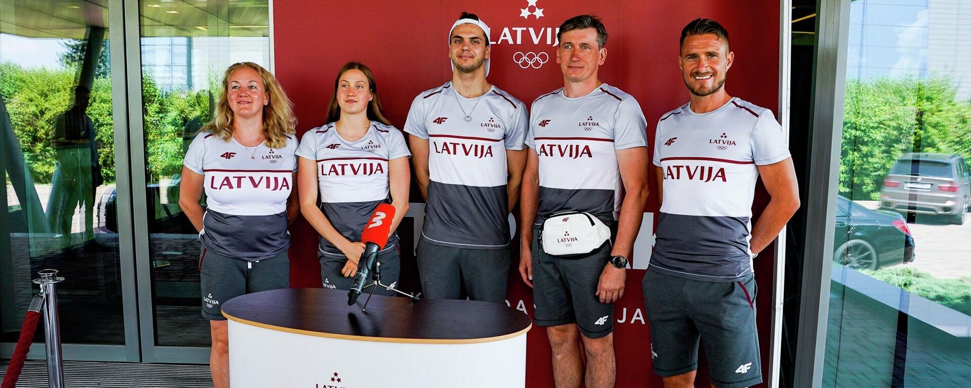 Латвию на Олимпийских играх в Токио представят пловцы Иева Малюка (вторая слева) и Даниил Бобров (третий слева) - Sputnik Латвия, 1920, 18.07.2021