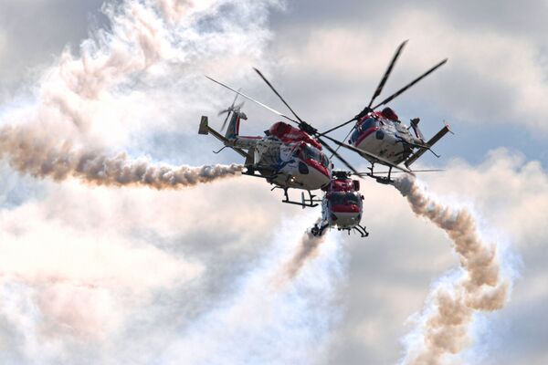 &quot;Indian Air Force&quot; helikopteru komanda piedalās Starptautiskā aviācijas un kosmosa salona &quot;MAKS 2021&quot; lidojumu programmā. - Sputnik Latvija