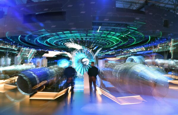 Стенд АО Объединённая двигателестроительная корпорация (ОДК) на выставке  Международного авиационно-космического салона МАКС-2021 - Sputnik Латвия