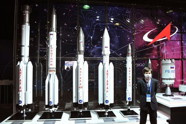 Valsts korporācijas &quot;Roskomos&quot; stends Starptautiskajā aviācijas un kosmosa salonā &quot;MAKS 2021&quot;. - Sputnik Latvija