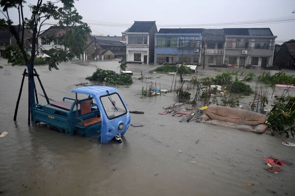 Затопленная деревня в пригороде Дунцяо в Нинбо, провинция Чжэцзян, Китай - Sputnik Латвия