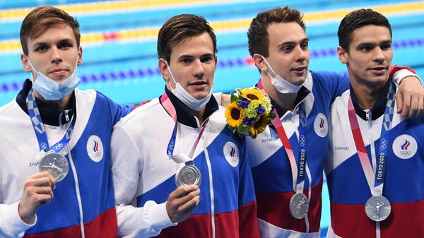 Российские участники мужской эстафеты 4х200 метров вольным стилем на Олимпиаде-2020 - Sputnik Латвия