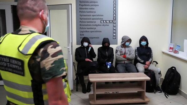 Нелегальные мигранты, задержанные при пересечении белорусско-литовской границы - Sputnik Latvija