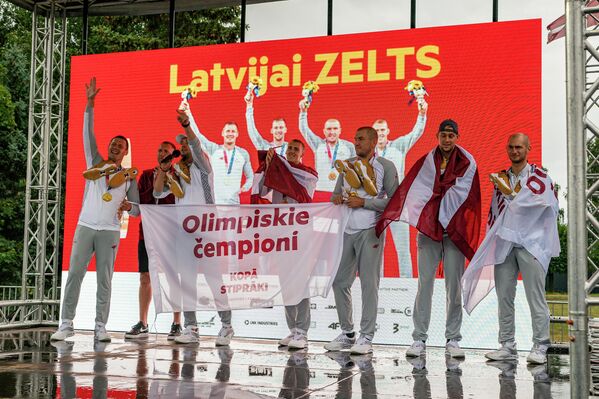 Латвийские баскетболисты вернулись домой с олимпийским золотом.  - Sputnik Латвия