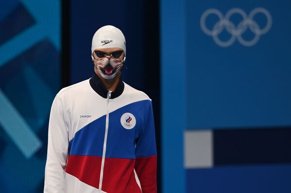 Krievijas sportists Jevgēņijs Rilovs pirms starta finālā 100 metru distancē uz muguras vīriešiem - Sputnik Latvija