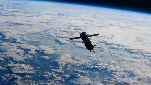 Стыковочный отсек-модуль Пирс в открытом космосе - Sputnik Латвия