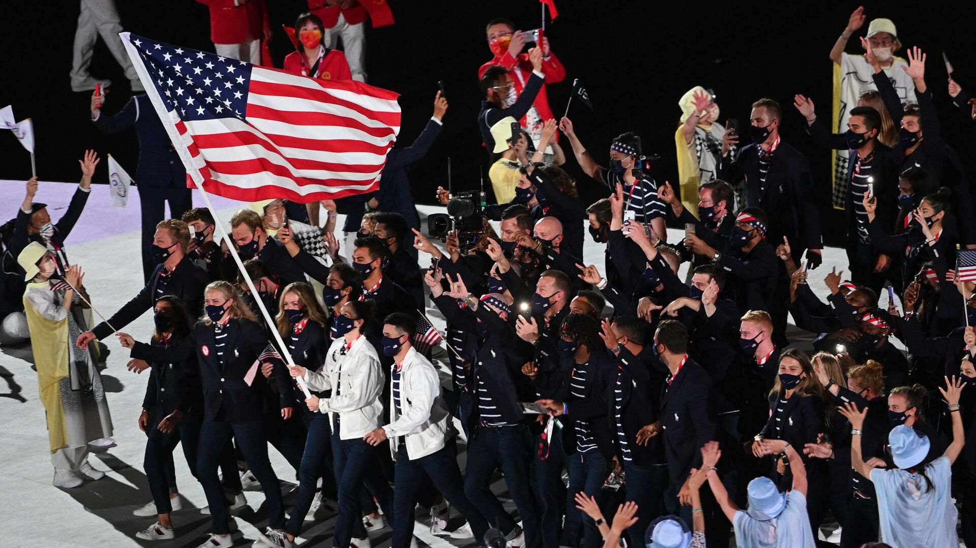 Спортсмены сборной США на параде атлетов на церемонии открытия XXXII летних Олимпийских игр в Токио. - Sputnik Латвия, 1920, 08.11.2021
