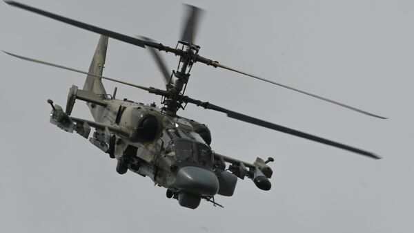 Молодые пилоты ВКС России осваивают ударные вертолеты Ка-52 Аллигатор - Sputnik Латвия