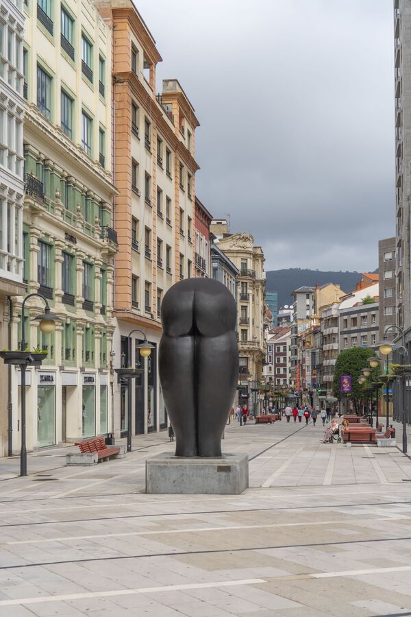Skulpturāls pēcpuses atveidojums Avjedo, Spānijā - Sputnik Latvija