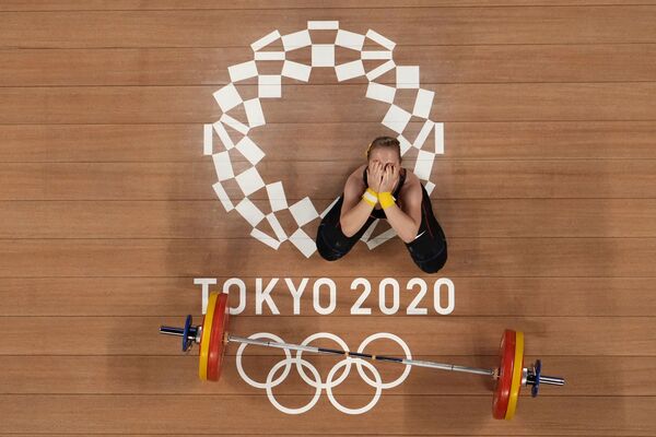 Сабина Кустерер из Германии после неудачной попытки на Олимпиаде-2020 в Токио  - Sputnik Латвия