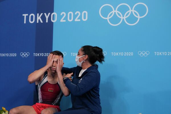 Baltkrievu sportista Ivana Litvinoviča reakcija uz pirmo vietu Tokijas olimpisko spēļu sacensībās lēcienos uz batuta - Sputnik Latvija