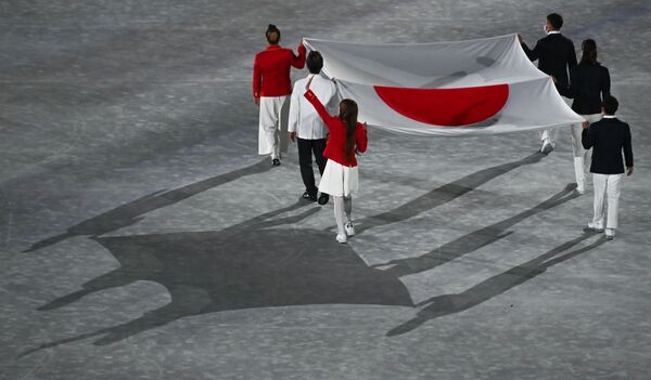 Флаг Японии на торжественной церемонии закрытия XXXII летних Олимпийских игр в Токио - Sputnik Латвия