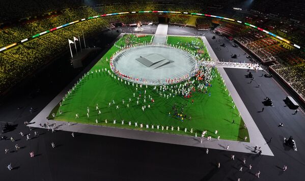 Шествие олимпийцев на церемонии закрытия Игр. - Sputnik Латвия