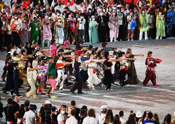 Выступление артистов на торжественной церемонии закрытия XXXII летних Олимпийских игр в Токио. - Sputnik Латвия