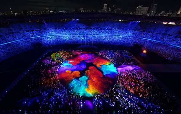 Освещение стадиона во время торжественной церемонии закрытия летней Олимпиады.  - Sputnik Латвия
