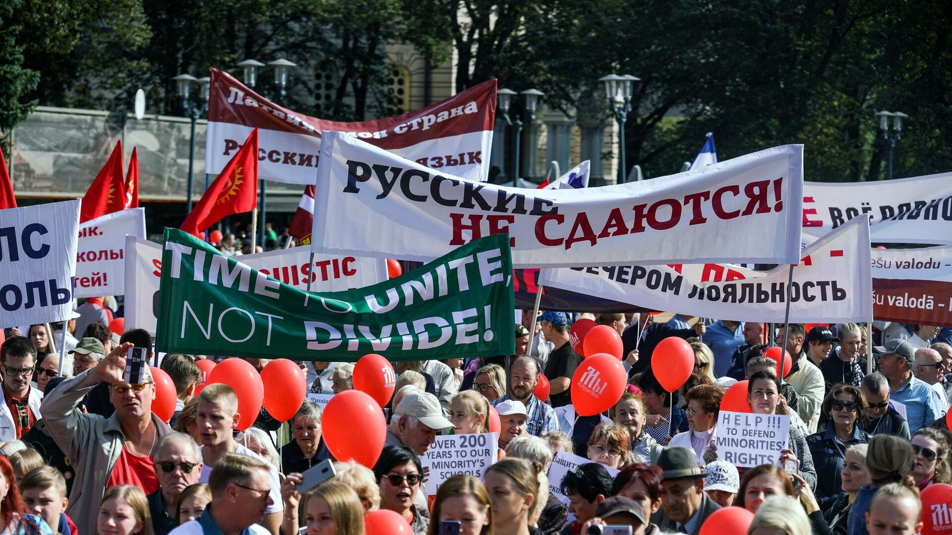 Марш в защиту русских школ в Латвии - Sputnik Латвия, 1920, 24.08.2021