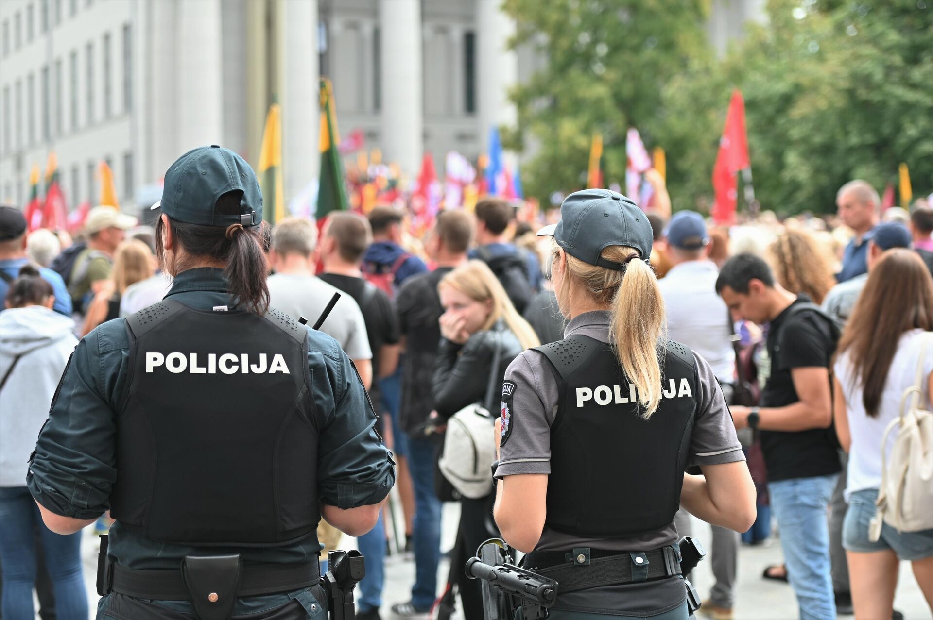 Полиция на митинге 10 августа 2021 в Вильнюсе у здания Сейма Литвы - Sputnik Латвия, 1920, 10.08.2021