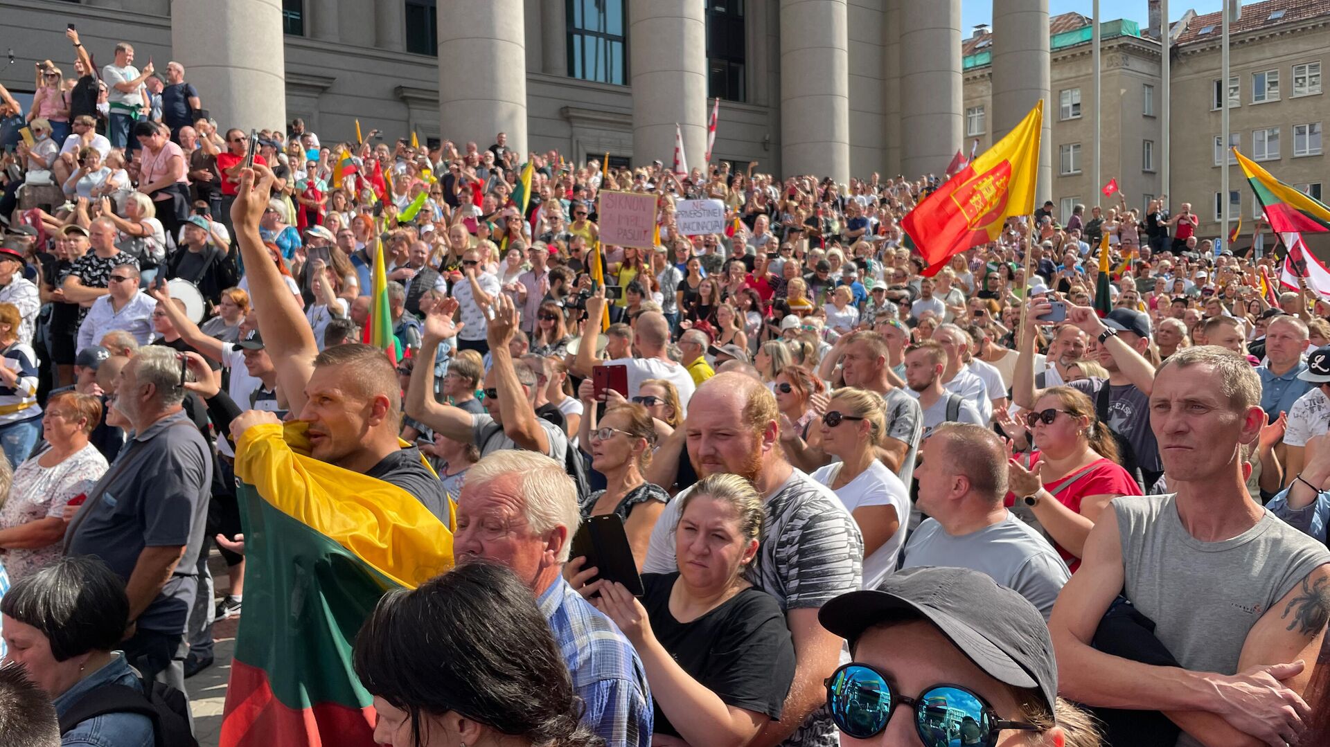 Митинг у здания Сейма Литвы - Sputnik Латвия, 1920, 14.08.2021