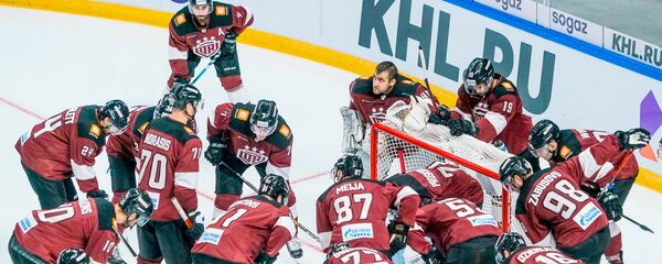 Рижские динамовцы перед матчем - Sputnik Латвия