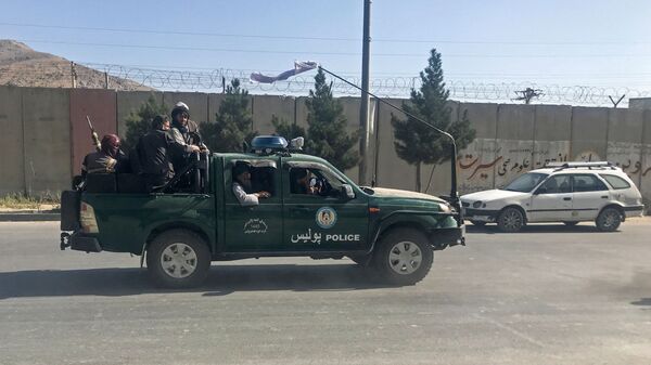Боевики Талибан* на улицах Кабула  - Sputnik Латвия