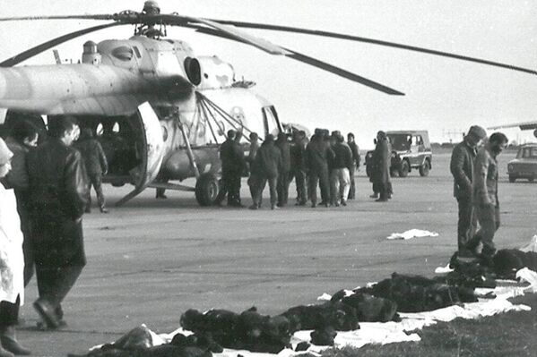14. decembrī gruzīnu spēki notrieca Krievijas helikopteris Mi-8, kas izveda aplenktās abhāzu pilsētas Tkuarčalas iedzīvotājus. Gāja bojā ekipāža un 84 pasažieri, arī 8 grūtnieces un 35 bērni - Sputnik Latvija