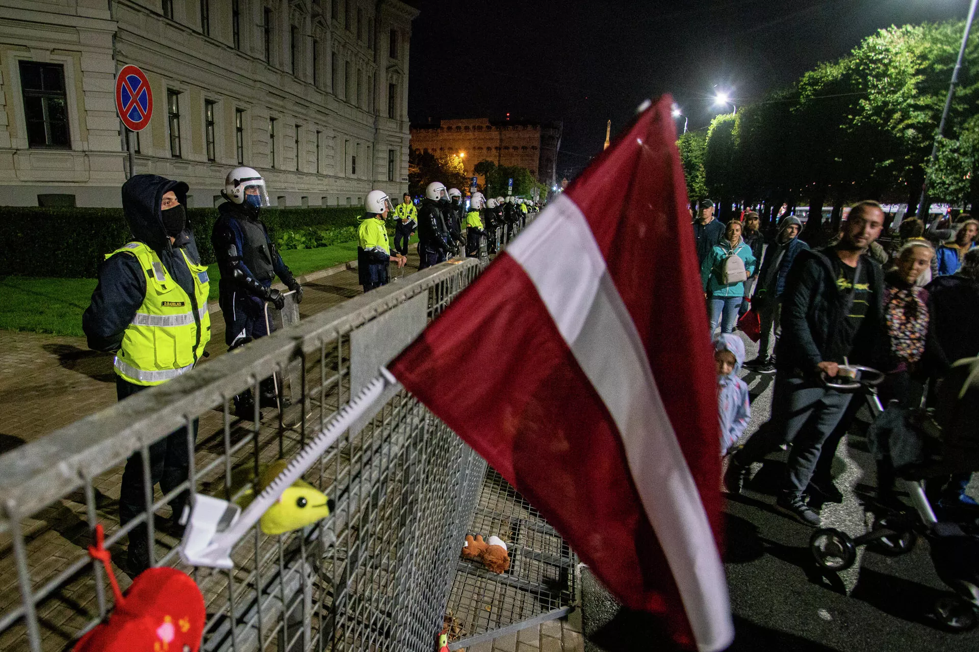 Акция протеста против обязательной вакцинации в Риге, 18 августа Акция протеста против обязательной вакцинации в Риге, 18 августа - Sputnik Латвия, 1920, 19.08.2021