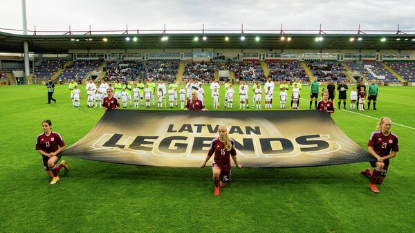 Игра между сборными Мира и Латвии украсила празднование 100-летия латвийского футбола - Sputnik Латвия