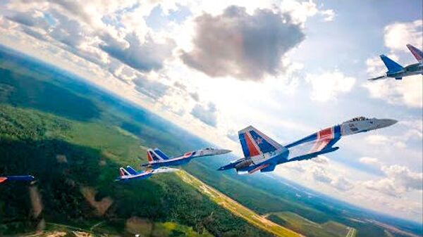 Подготовка авиационной группы Русские Витязи к форуму АРМИЯ 2021  - Sputnik Latvija