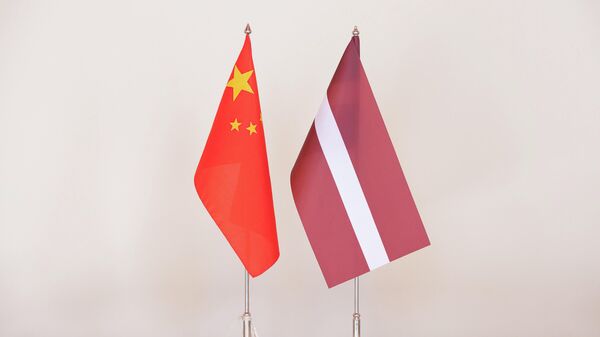 Флаги Латвии и Китая - Sputnik Латвия
