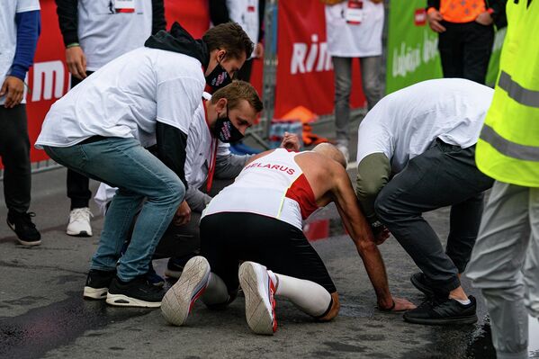 Мужчине из Беларуси стало плохо после завершения дистанции марафона - Sputnik Латвия