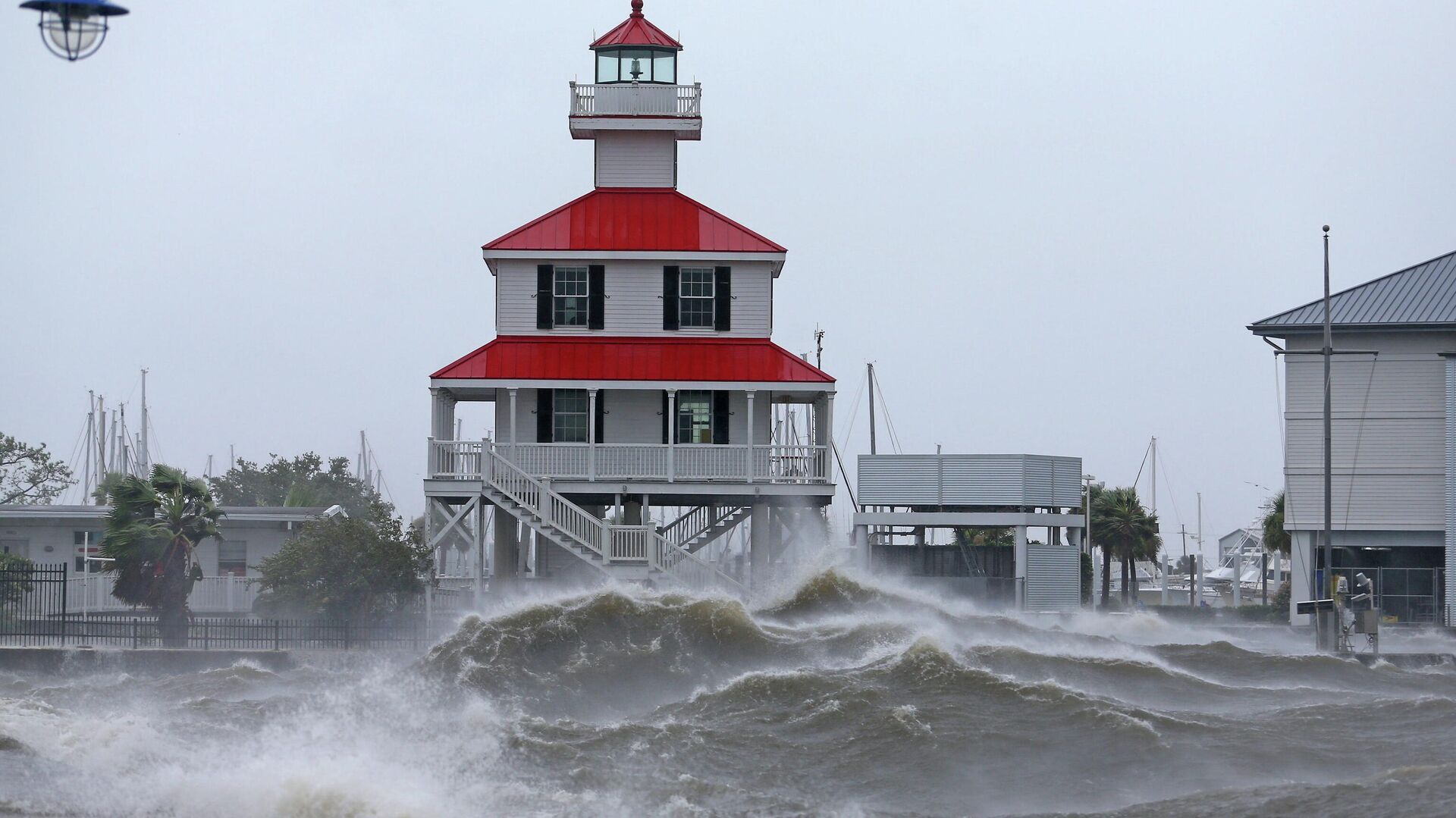 На побережье Луизианы обрушился сильнейший за 170 лет ураган Ида - Sputnik Латвия, 1920, 01.09.2021