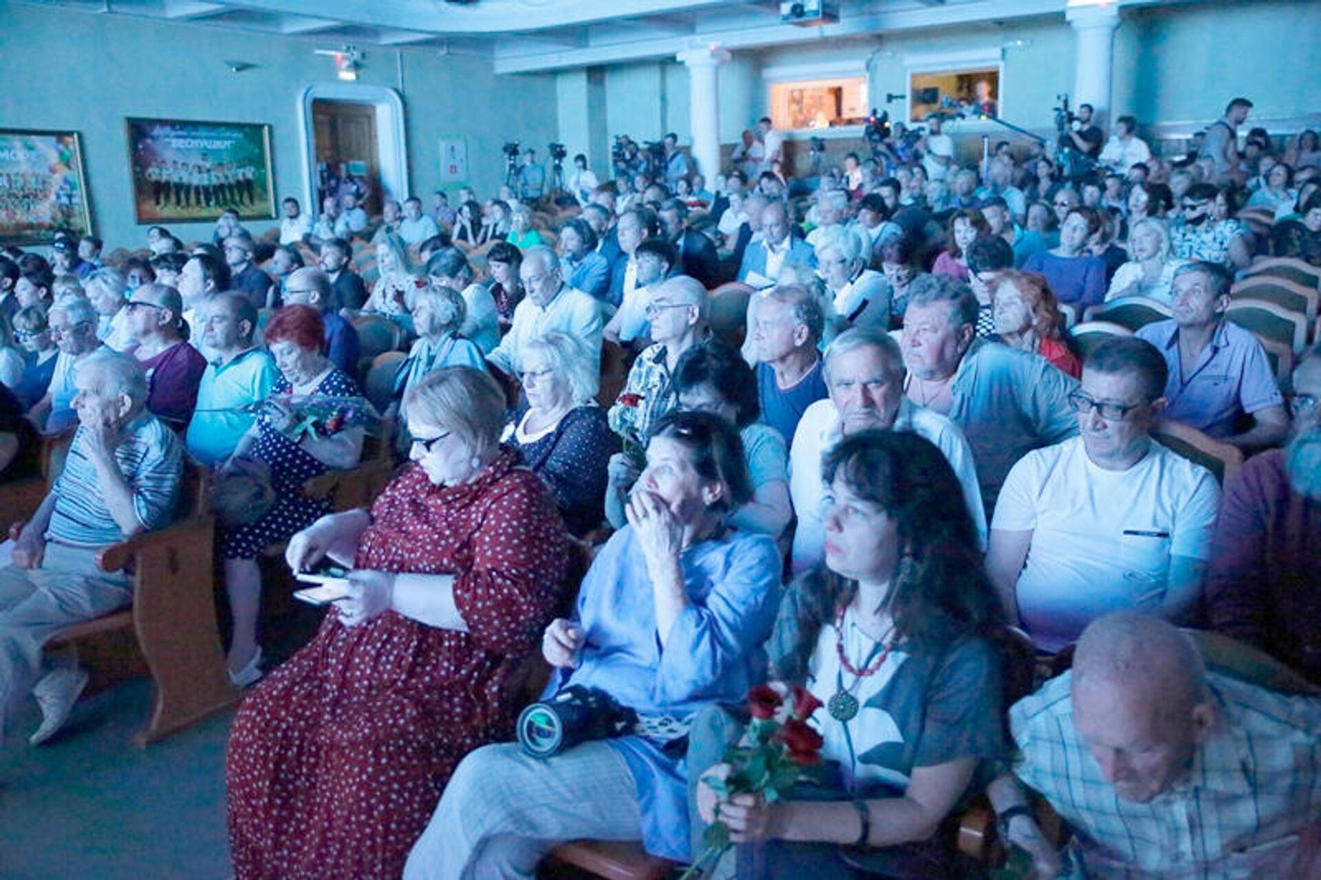 Зрители во время просмотра конкурсной программы XVI фестиваля Победили вместе, 28 августа 2020 года - Sputnik Латвия, 1920, 30.08.2021