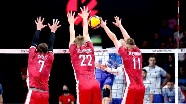 Сборная Латвии по волейболу обыграла соперников из Эстонии на XXXII чемпионате Европы - Sputnik Латвия