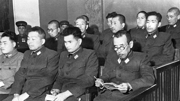 Подсудимые на процессе по делу бывших военнослужащих японской армии, обвиняемых в подготовке к применению бактериологического оружия. Хабаровск, 25-30 декабря 1949 года. Репродукция фотографии - Sputnik Latvija