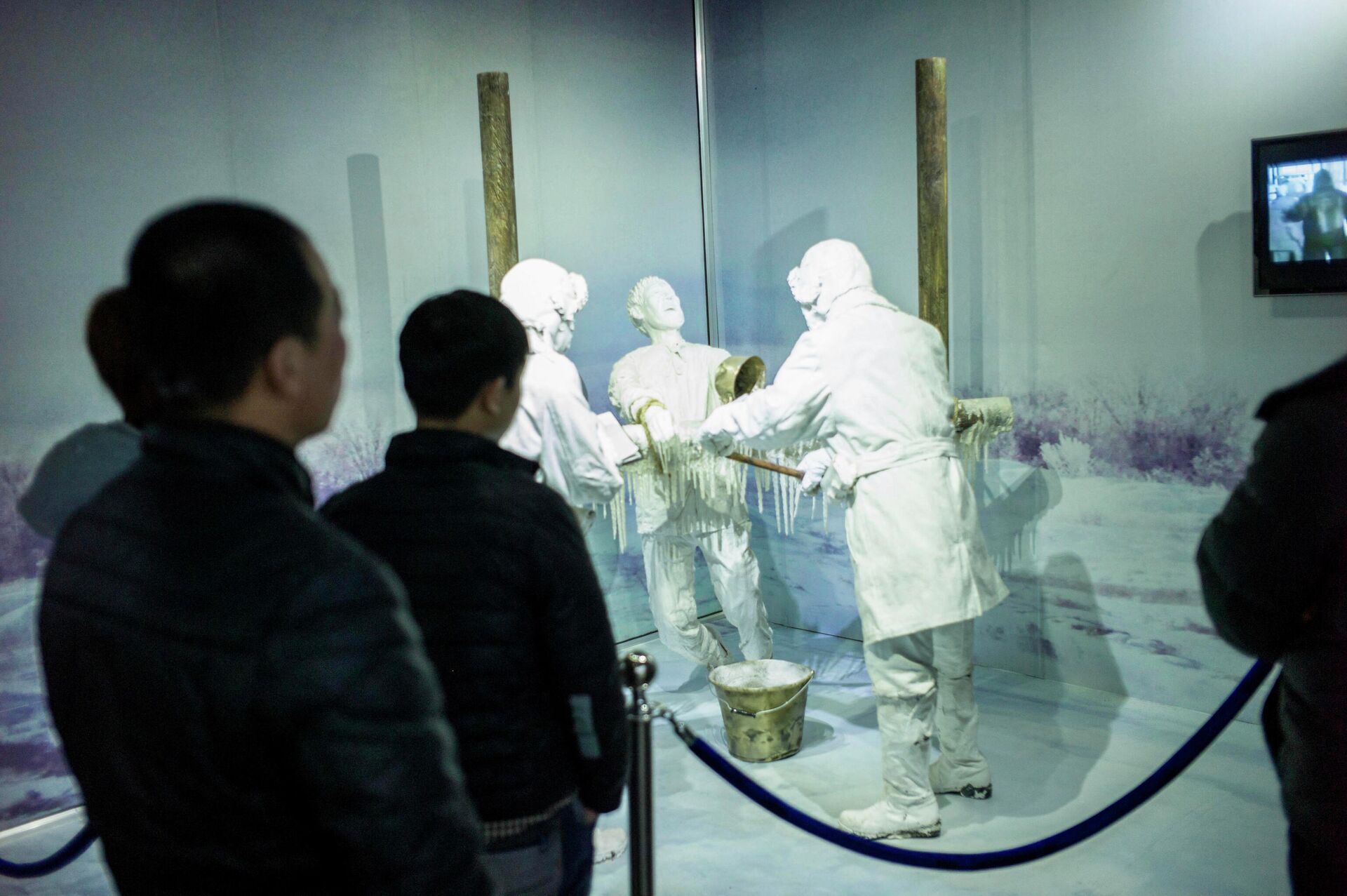 Посетители музея Отряд 731, Харбин, провинция Хэйлунцзян, Китай, 7 января 2015 года - Sputnik Latvija, 1920, 07.09.2021