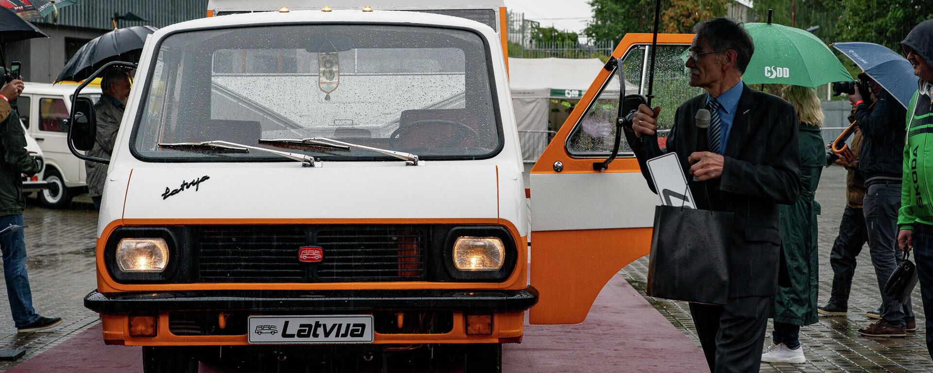 Рижский Мотор-музей представил отреставрированный автопоезд RAF Latvija - Sputnik Латвия, 1920, 04.02.2026