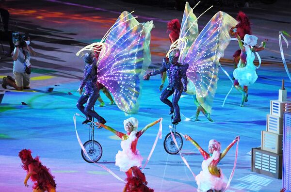 Театрализованное представление во время торжественной церемонии закрытия XVI летних Паралимпийских игр в Токио на Национальном олимпийском стадионе - Sputnik Латвия