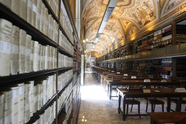Vatikāna apustuliskā bibliotēka apkopojusi plašāko Viduslaiku un Renesanses laikmeta manuskriptu kolekciju - Sputnik Latvija