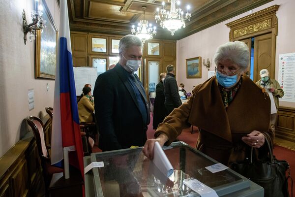 Со всей необходимой информацией для голосования можно ознакомиться на специальных стендах.  - Sputnik Латвия