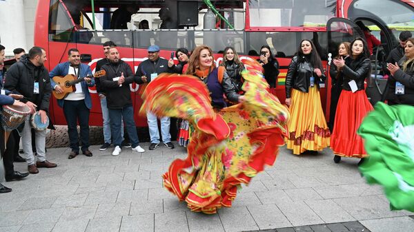 Танцующий Вильнюс: как в Литве провели фестиваль цыганской культуры - Sputnik Latvija