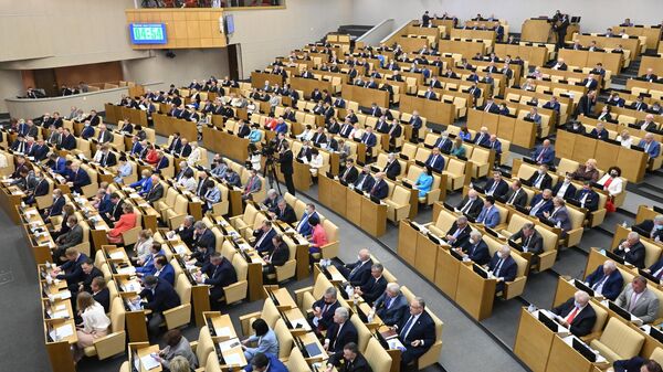 Депутаты на пленарном заседании Госдумы РФ - Sputnik Латвия