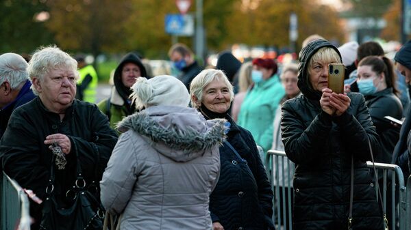 Пенсионеры ждут открытия магазина Lidl в Риге - Sputnik Латвия