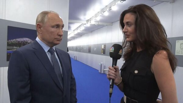 Большое интервью Путина CNBC: о санкциях, энергетике и смерти доллара - Sputnik Латвия