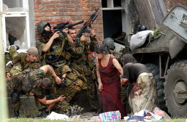 2004. gada septembrī uzbrukumā teroristu sagrābtajai skolai Beslanā gāja bojā 10 FDD darbinieki. Tie bija lielākie zaudējumi vienas operācijas laikā visā Krievijas speciālo uzdevumu vienību vēsturē. Starp bojāgājušajiem bija "Vimpel" leitnants Andrejs Turkins, kam pēc nāves piešķirts "Krievijas Varoņa" tituls. Glābjot trīs ķīlniekus, Turkins ar savu ķermeni bloķēja teroristu mesto granātu 2004. gada septembrī uzbrukumā teroristu sagrābtajai skolai Beslanā gāja bojā 10 FDD darbinieki. Tie bija lielākie zaudējumi vienas operācijas laikā visā Krievijas speciālo uzdevumu vienību vēsturē. Starp bojāgājušajiem bija "Vimpel" leitnants Andrejs Turkins, kam pēc nāves piešķirts "Krievijas Varoņa" tituls. Glābjot trīs ķīlniekus, Turkins ar savu ķermeni bloķēja teroristu mesto granātu - Sputnik Latvija