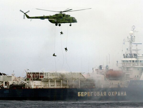 Speciālo uzdevumu vienības mācības – &quot;teroristu&quot; sagrābta kuģa atbrīvošana - Sputnik Latvija