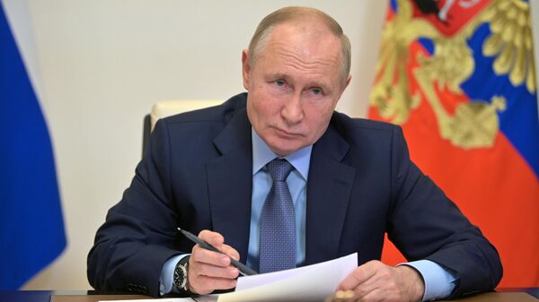 Президент РФ Владимир Путин во время совещания с членами правительства - Sputnik Латвия
